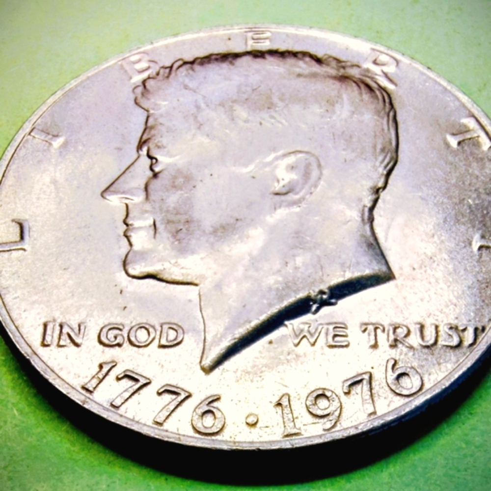 1976-P Kennedy Bicentennial Half Dollar In Very Good Circulated Condition.